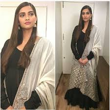 images 9 1 Top 5 Times Sonam Kapoor Changed The Styling Game With The Right Dupatta