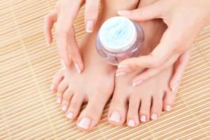 images 4 1 300x200 Simple Pedicure Guide : Basic Steps