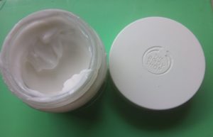 IMG 20170718 152957A 300x193 The Body Shop Drops Of Light Brightening Day Cream Review