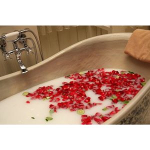 trandafiri parfumati fulgi de sapun pentru cada 300x300 Prepare Detox Bath In Simple Steps