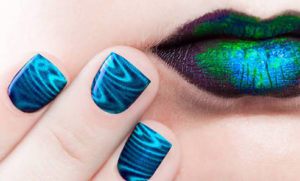images 6 6 300x181 Holographic Makeup Trend