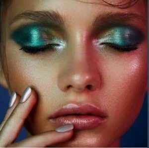 images 8 300x298 Hottest Makeup Looks For Fall