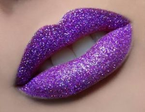 %name Tips To Put Glitter Lipstick For Rocking Festive Look
