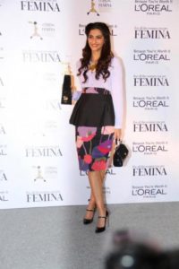 2012 1424950818 640x640 200x300 How Sonam Kapoor Dresses For Her Pear Shaped Figure | Tips And Tricks To Follow If You Have Pear Shaped Figure