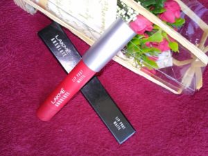 IMG 20180218 125552 300x225 Lakme Absolute Lip Pout Matte Raving Red Review