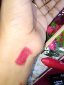 IMG 20180218 125717 225x300 Lakme Absolute Lip Pout Matte Raving Red Review