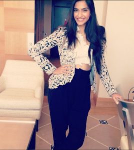 sonam kapoor instagram 1 267x300 How Sonam Kapoor Dresses For Her Pear Shaped Figure | Tips And Tricks To Follow If You Have Pear Shaped Figure
