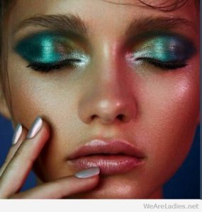 Lovely mermaid eye makeup 285x300 Mermaid Eye Makeup Is Summer Hottest Makeup Trend
