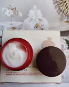 Innisfree revitalizing cream 2 237x300 Innisfree Jeju Pomegranate Revitalizing Cream Review