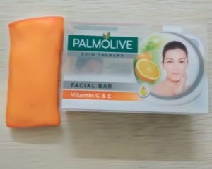 11 300x240 Palmolive Skin Therapy Facial Bar Vitamin C Review