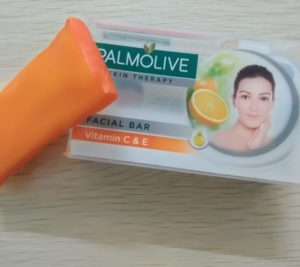 13 300x267 Palmolive Skin Therapy Facial Bar Vitamin C Review